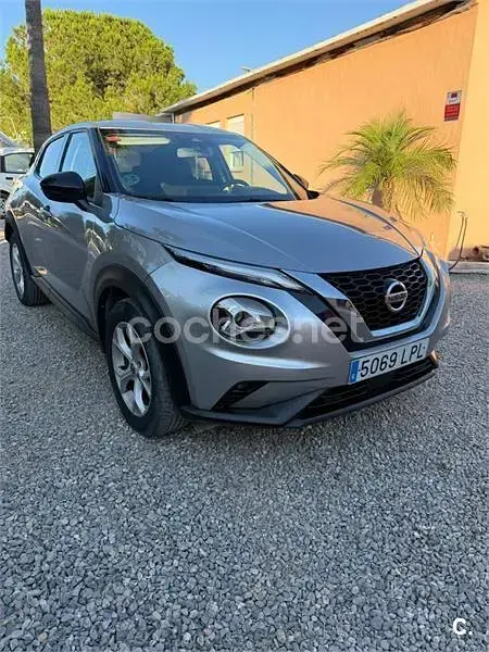Usado Nissan Juke Acenta 114 CV (83 kW) 2021 Gris / plata SUV