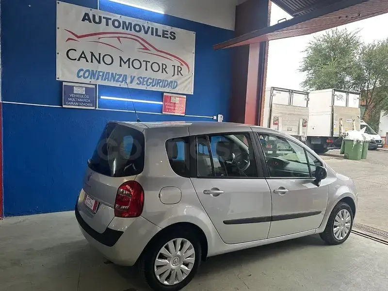 Usado Renault Grand Modus 75 CV (55 kW) 2013 Gris / plata Monovolumen