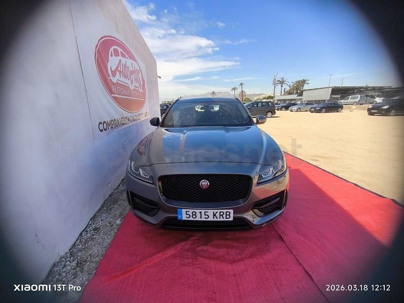 Usado Jaguar F-Pace R-Sport 180 CV (132 kW) 2018 Gris / plata SUV