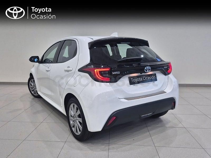 Usado Toyota Yaris Hybrid Active 116 CV (85 kW) 2023 Blanco Berlina