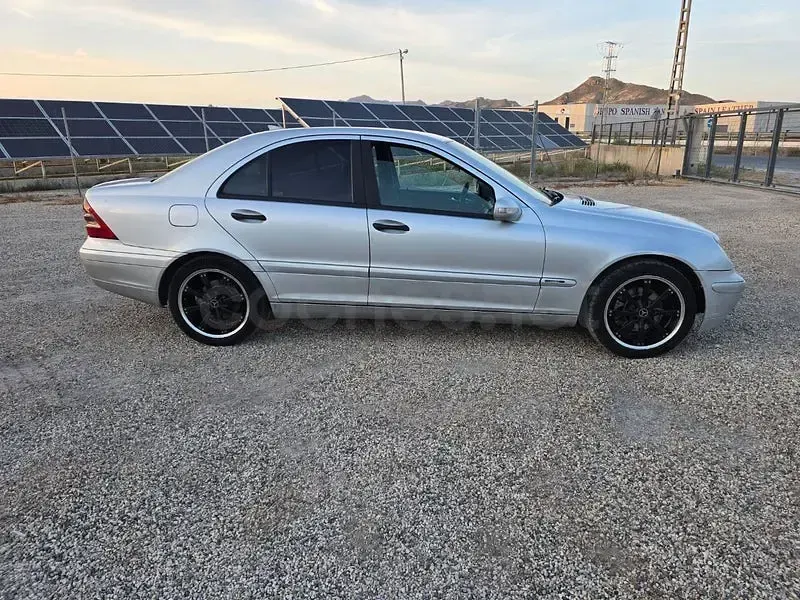 Usado Mercedes C220 Classic 143 CV (105 kW) 2000 Gris / plata Berlina