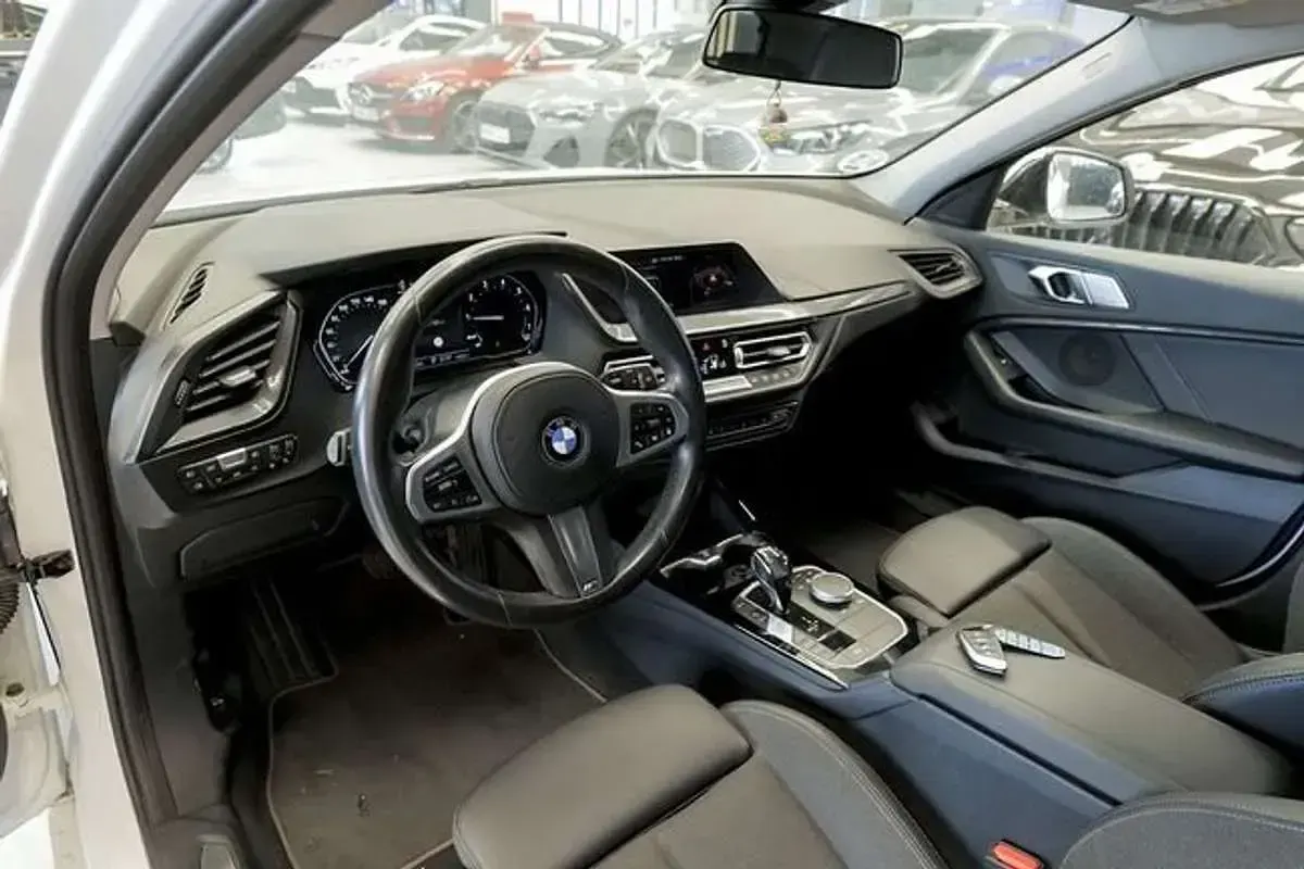 Usado BMW 118 Comfort Edition 140 CV (102 kW) 2020 Blanco Utilitario