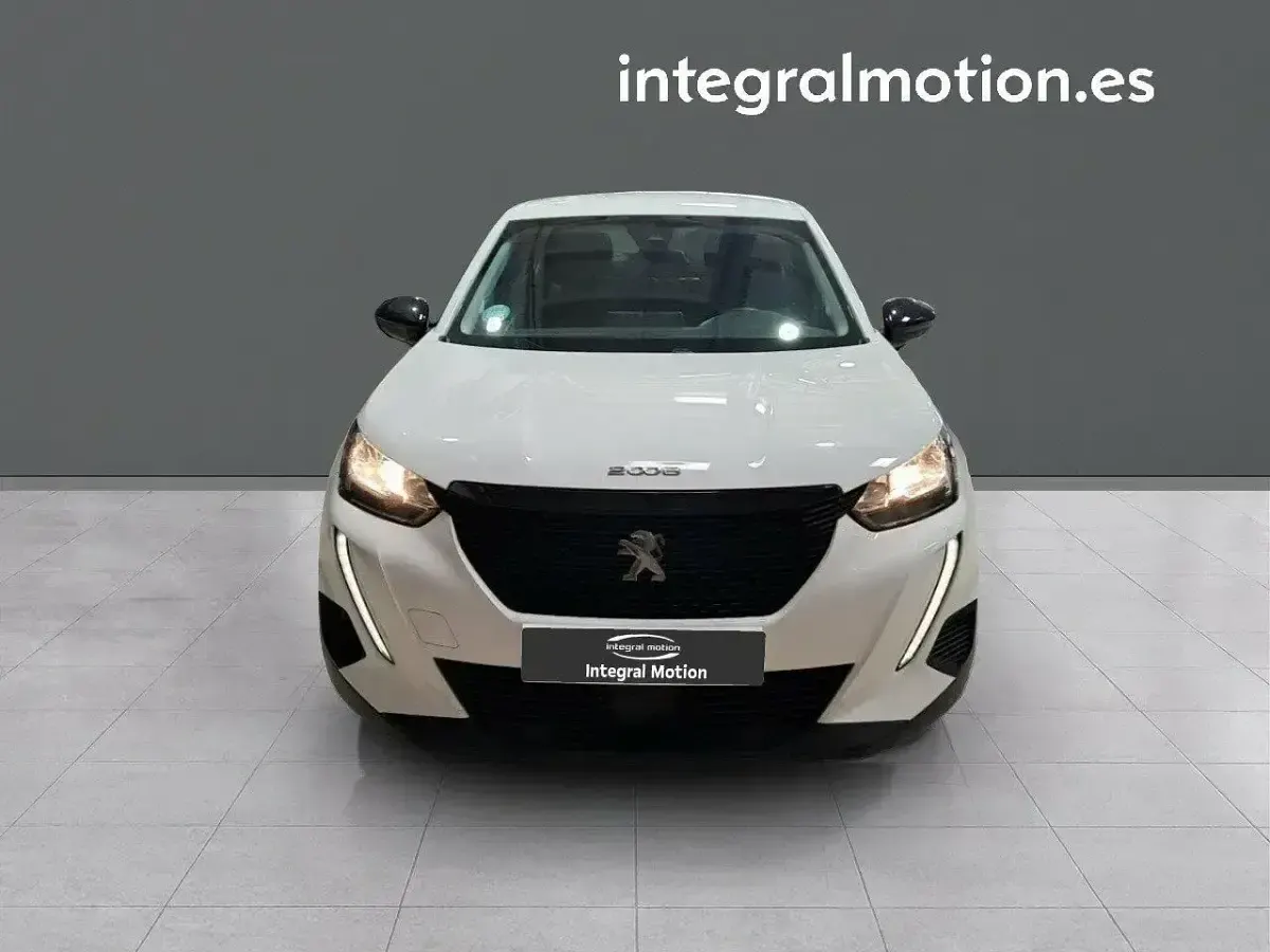 Usado Peugeot 2008 Active 110 CV (80 kW) 2022 Blanco SUV