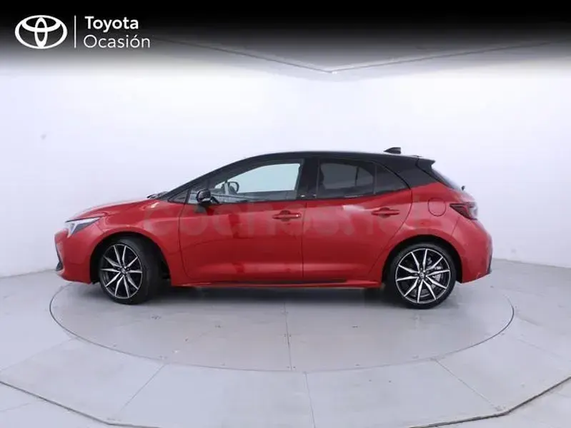 Usado Toyota Corolla 140 CV (102 kW) 2026 Rojo Berlina
