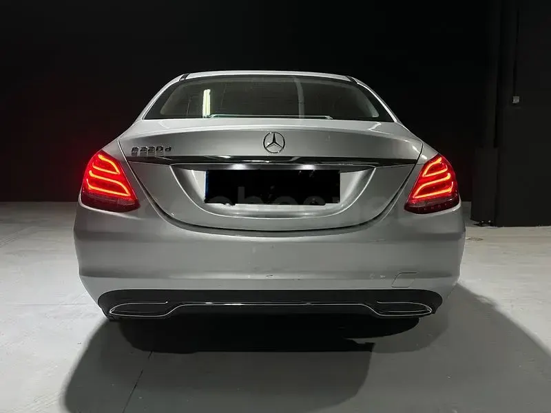 Usado Mercedes C220 194 CV (142 kW) 2018 Gris / plata Berlina