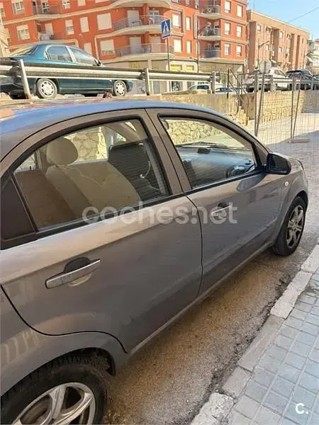 Usado Chevrolet Aveo LS 94 CV (69 kW) 2006 Gris / plata Berlina