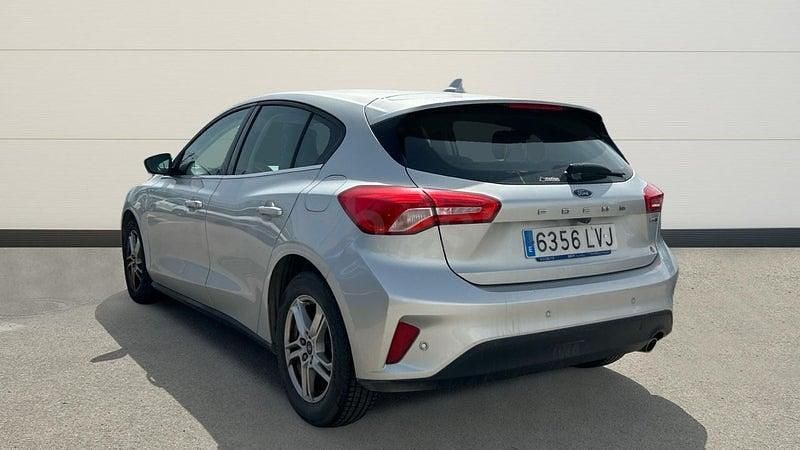 Usado Ford Focus Trend 125 CV (91 kW) 2021 Gris / plata Berlina