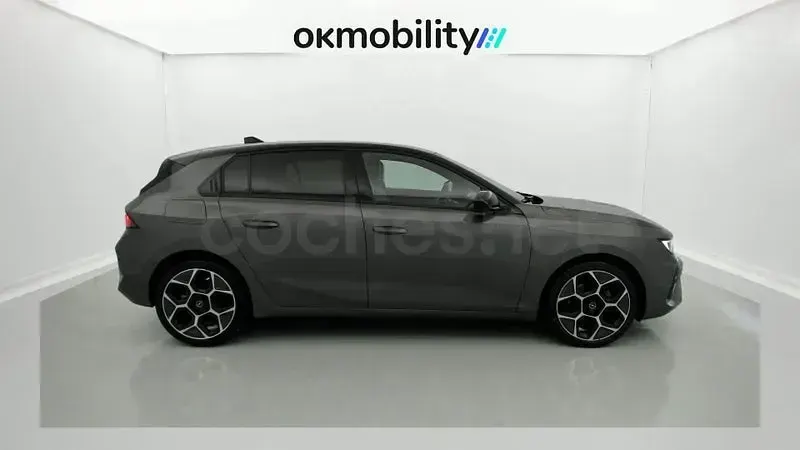 Usado Opel Astra 130 CV (95 kW) 2023 Gris / plata Berlina