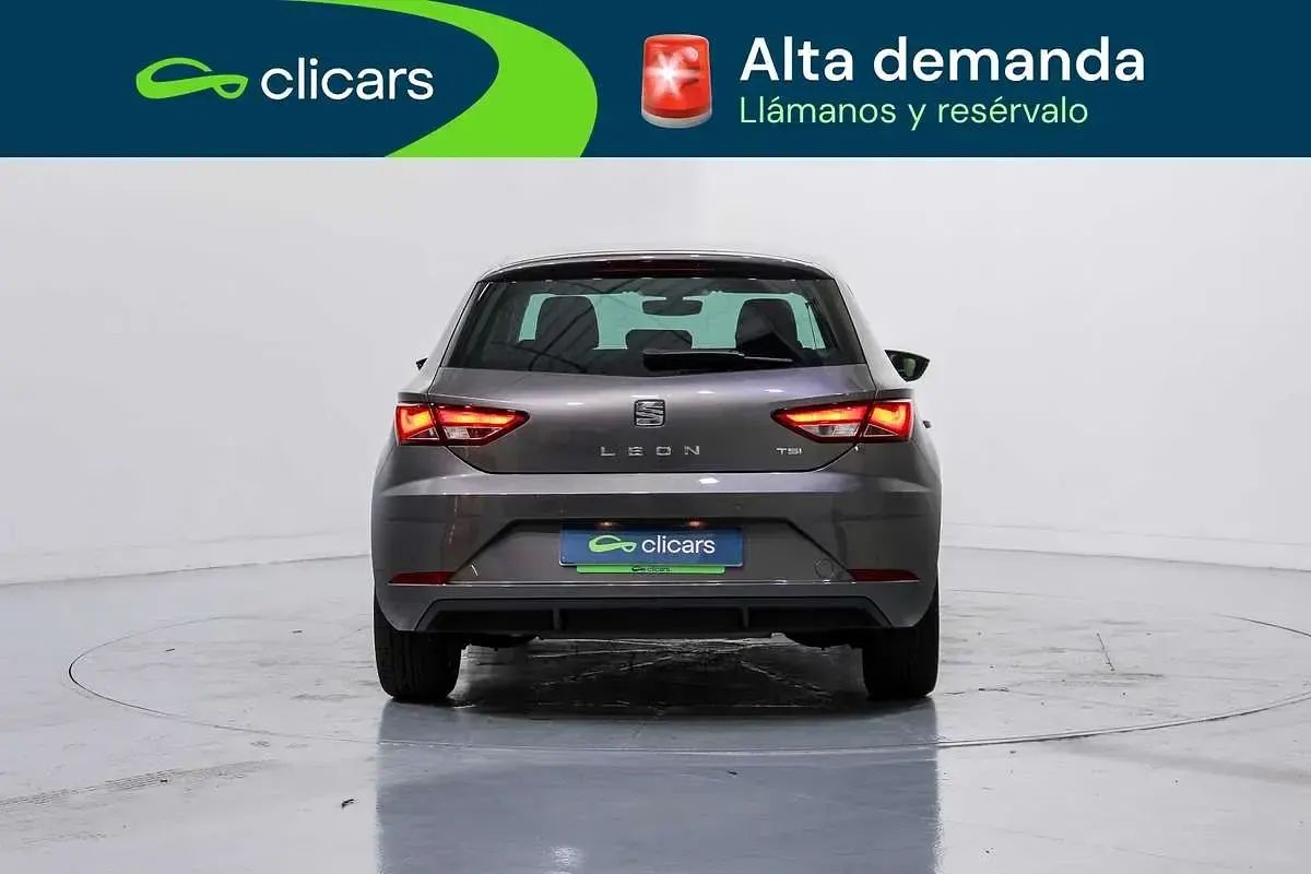 Usado Seat Leon Style 110 CV (80 kW) 2017 Blanco Utilitario