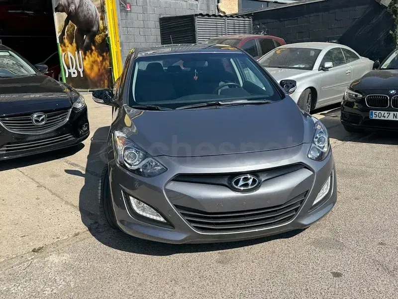 Usado Hyundai i30 Style 135 CV (99 kW) 2013 Gris / plata Berlina