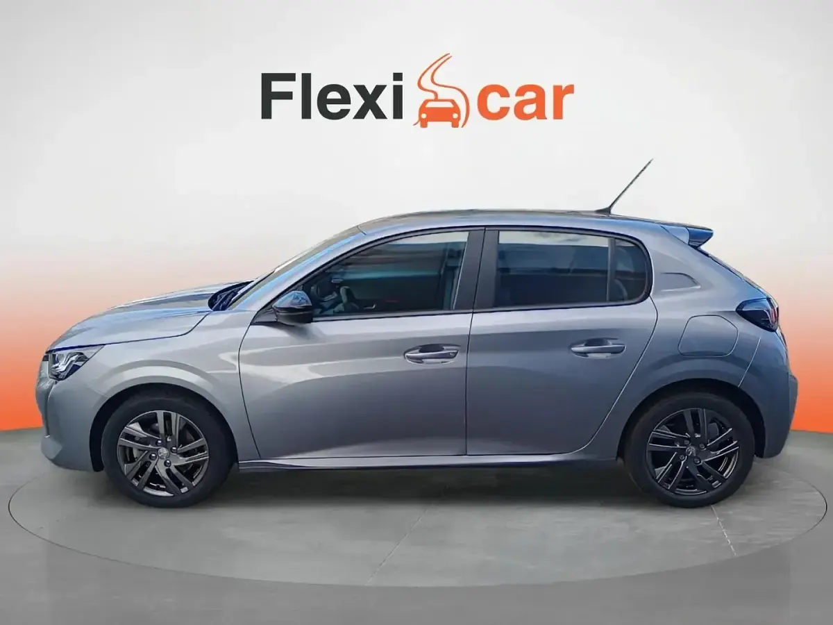 Usado Peugeot 208 Active 100 CV (73 kW) 2023 Gris Utilitario