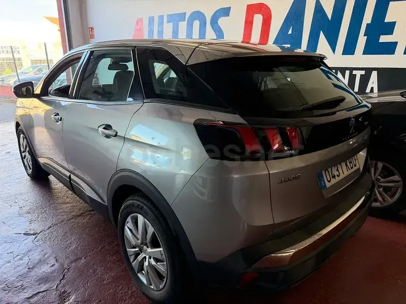 Usado Peugeot 3008 Active 120 CV (88 kW) 2018 Gris / plata SUV