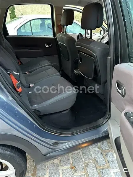 Usado Renault Scenic E-Tech 130 CV (95 kW) 2007 Gris / plata Monovolumen