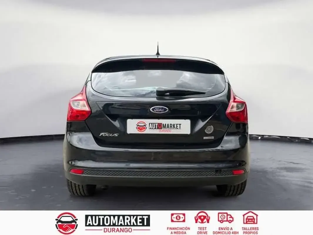 Usado Ford Focus 125 CV (91 kW) 2013 Negro Utilitario