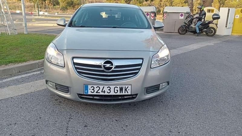 Usado Opel Insignia Cosmo 131 CV (96 kW) 2010 Beige Berlina