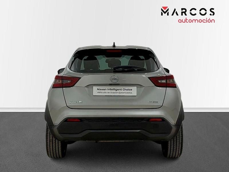 Usado Nissan Juke Tekna 145 CV (106 kW) 2022 Plata diamante con techo negro SUV