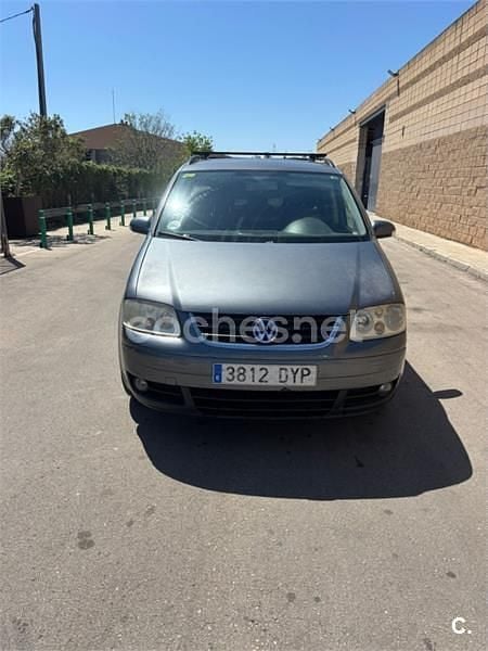 Usado VW Touran Advance 105 CV (77 kW) 2006 Gris / plata Monovolumen