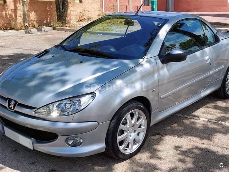 Gris / plata Usado 2005 Peugeot 206 CC Descapotable | 4500 € (Precio justo) - Imagen 1/4