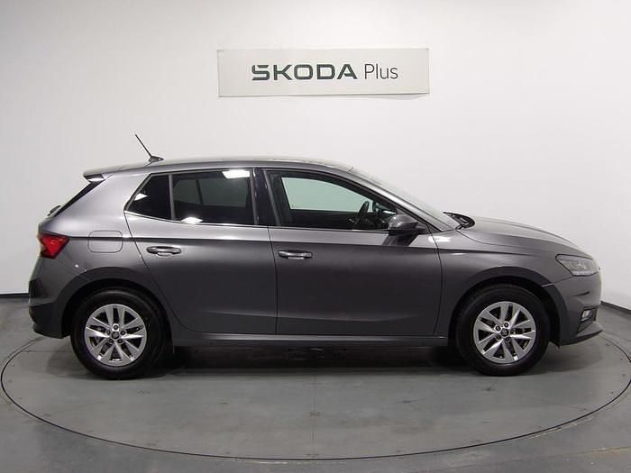 Usado Skoda Fabia Selection 95 CV (69 kW) 2025 Gris Utilitario