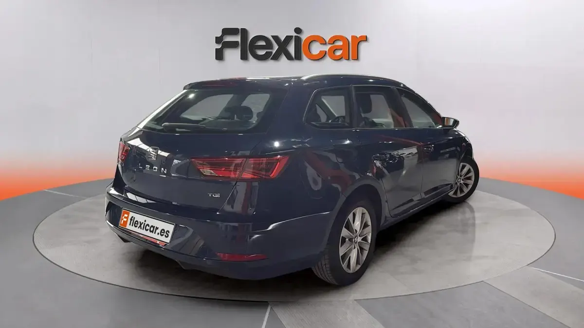 Usado Seat Leon ST Style 130 CV (95 kW) 2019 Azul Familiar