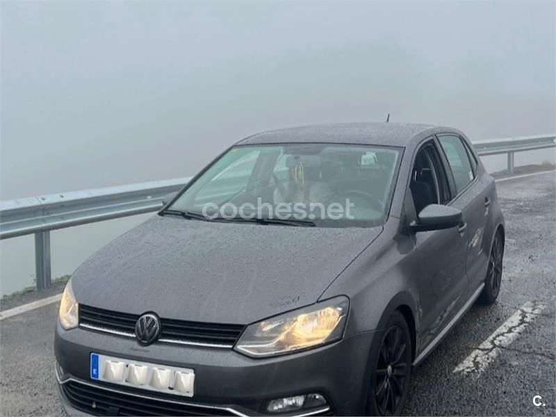 Usado VW Polo Advance 90 CV (66 kW) 2015 Gris / plata Berlina