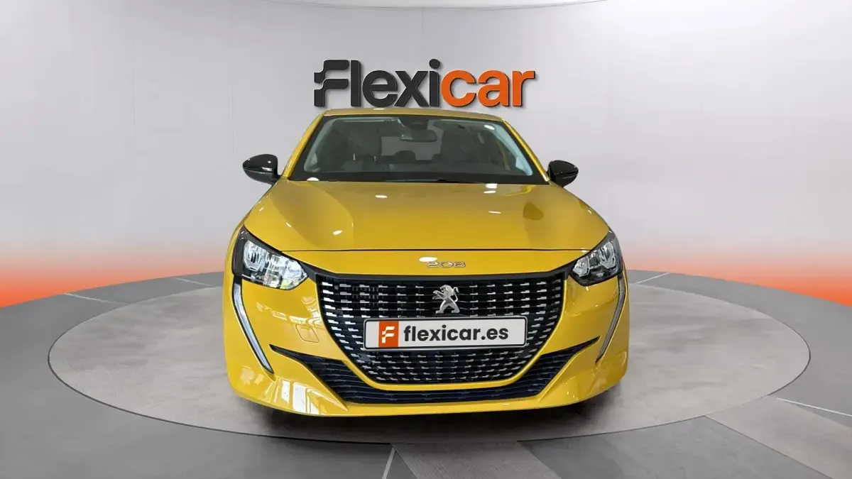 Usado Peugeot 208 Allure 101 CV (74 kW) 2023 Amarillo Utilitario