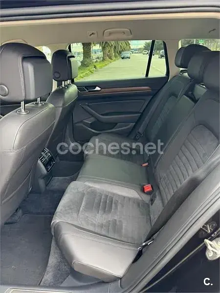 Usado VW Passat Sportline 150 CV (110 kW) 2016 Negro Familiar