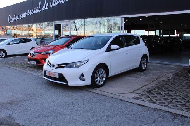 Usado Toyota Auris Active 90 CV (66 kW) 2014 Blanco Utilitario