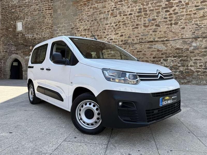 Usado Citroën Berlingo Feel 102 CV (75 kW) 2020 Blanco Monovolumen