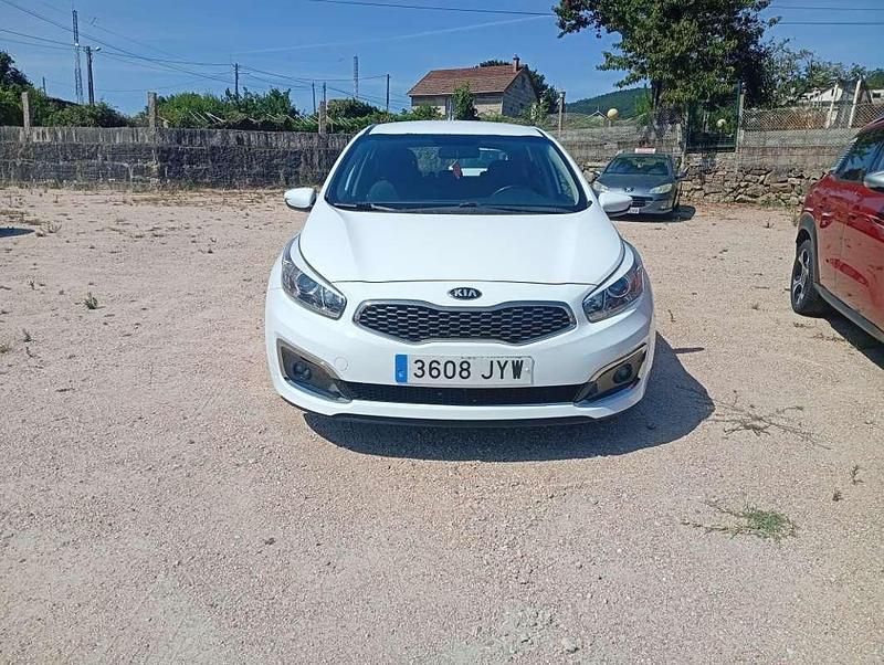 Blanco Usado 2017 Kia Ceed GT Utilitario | 6500 € (Precio justo) - Imagen 1/4