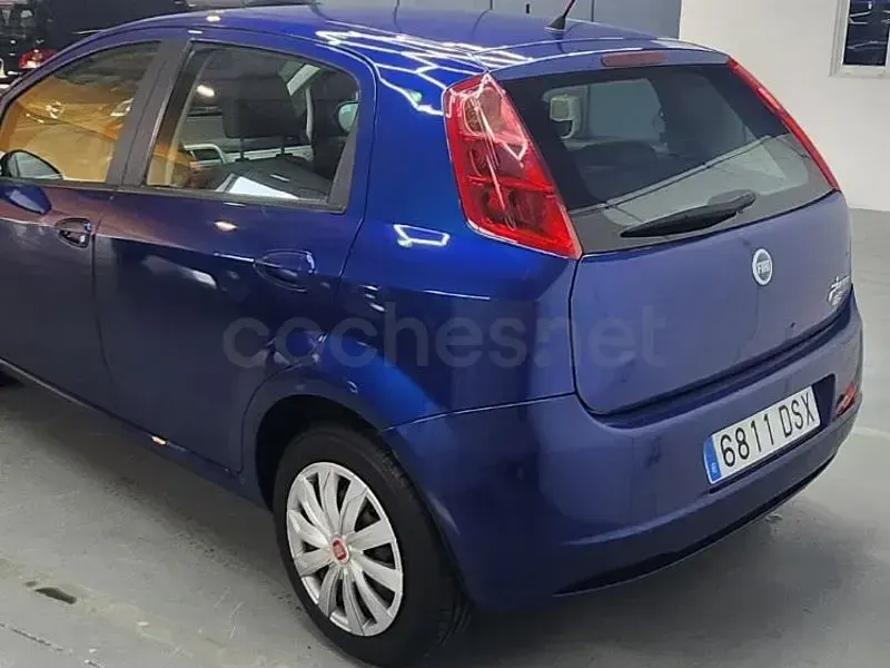 Usado Fiat Grande Punto Dynamic 77 CV (56 kW) 2006 Azul Utilitario