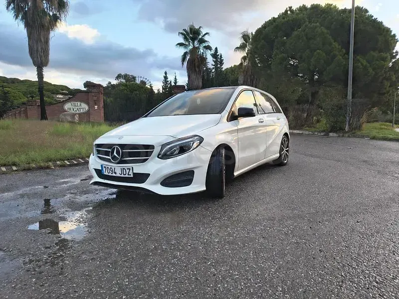 Usado Mercedes B180 109 CV (80 kW) 2015 Blanco Monovolumen