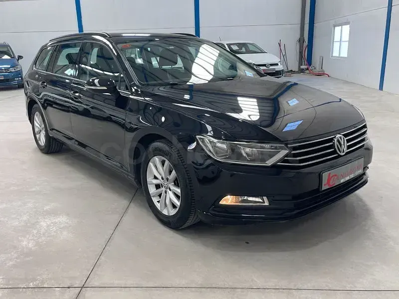 Usado VW Passat Advance 120 CV (88 kW) 2018 Negro Familiar
