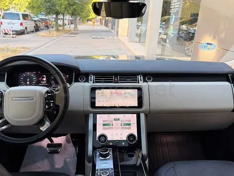 Usado Land Rover Range Rover Vogue 525 CV (386 kW) 2020 Gris / plata SUV