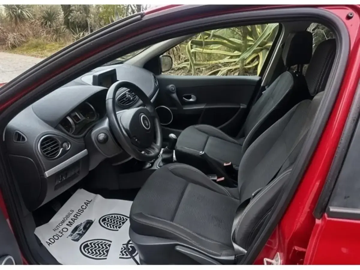 Usado Renault Clio 75 CV (55 kW) 2011 Rojo
