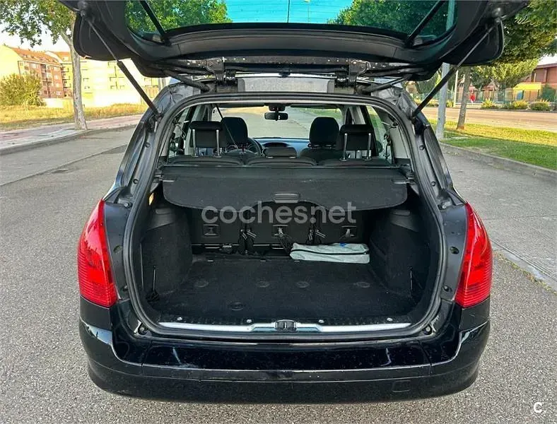 Usado Peugeot 308 SW 110 CV (80 kW) 2010 Negro Familiar