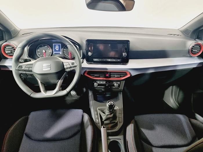 Usado Seat Ibiza FR 115 CV (84 kW) 2025 Negro Utilitario