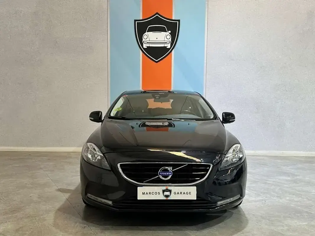 Usado Volvo V40 Momentum 115 CV (84 kW) 2012 Negro Utilitario