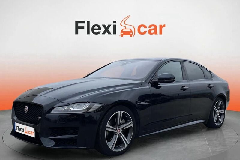 Usado Jaguar XF R-Sport 180 CV (132 kW) 2015 Negro Berlina