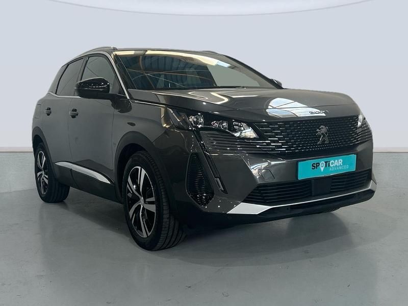 Usado Peugeot 3008 GT 131 CV (96 kW) 2023 Gris plata SUV
