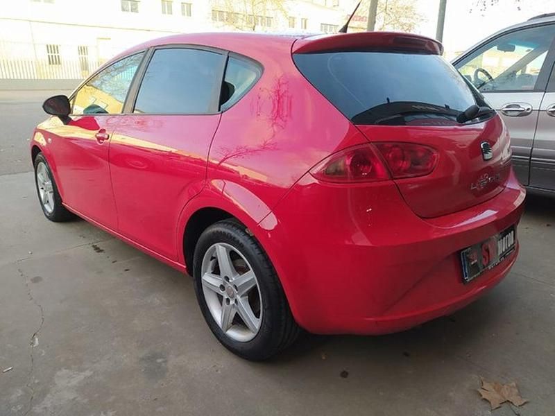 Usado Seat Leon Style 105 CV (77 kW) 2012 Rojo Berlina