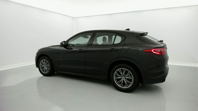 Usado Alfa Romeo Stelvio Super 160 CV (117 kW) 2022 Vulcano black SUV