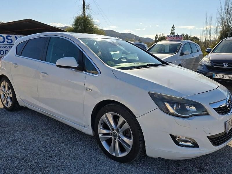 Usado Opel Astra Sport 165 HP (121 kW) 2011 Branco Sedan
