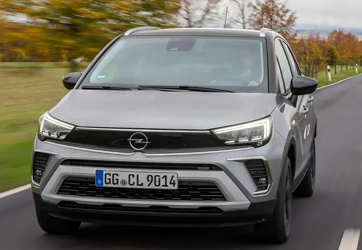 Usado Opel Crossland GS Line 110 CV (80 kW) 2022 Rojo SUV