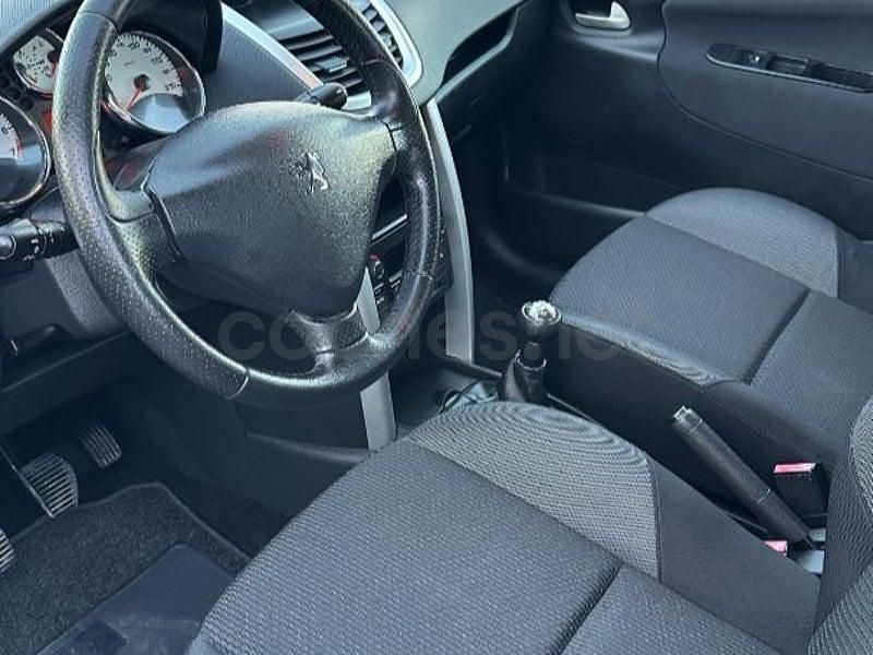 Usado Peugeot 207 Active 95 CV (69 kW) 2011 Gris / plata Berlina