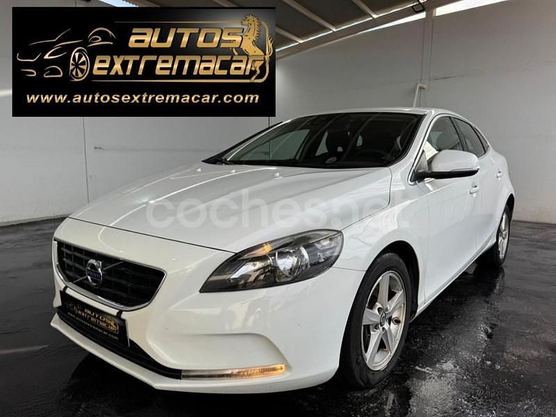 Blanco Usado 2015 Volvo V40 Momentum Familiar | 8999 € (Precio justo) - Imagen 1/4