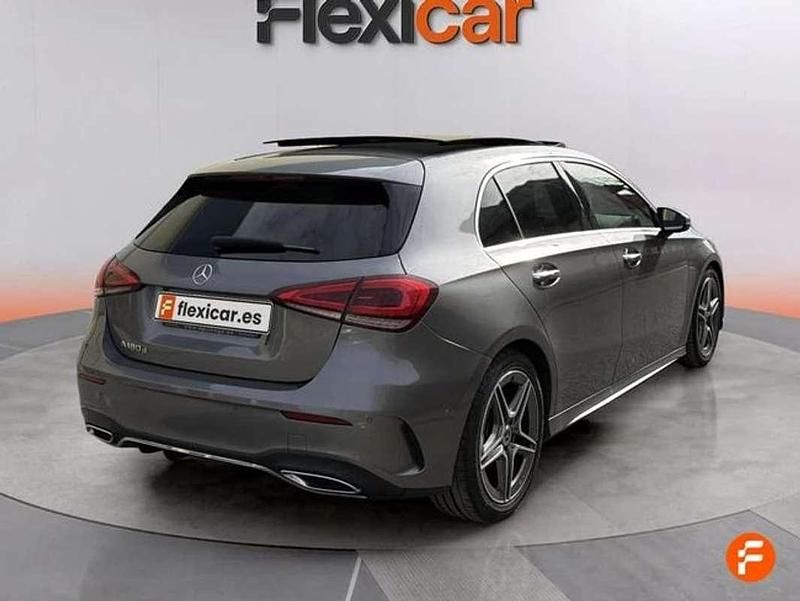 Usado Mercedes A180 109 CV (80 kW) 2018 Gris Utilitario