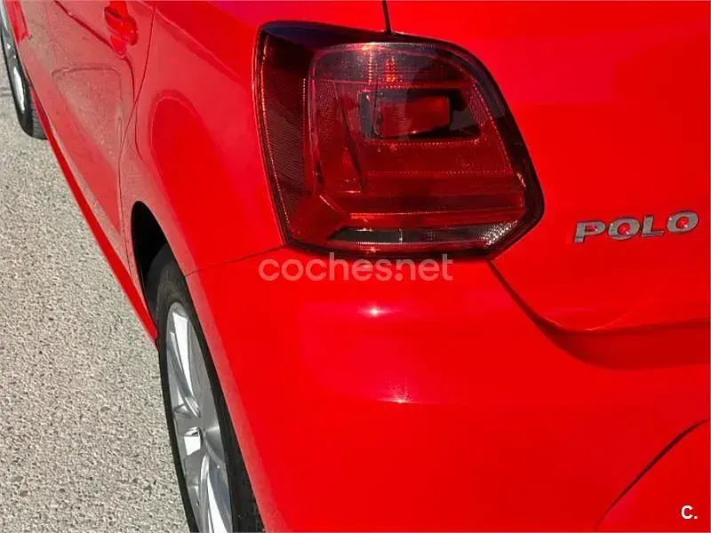 Usado VW Polo Advance 75 CV (55 kW) 2015 Rojo Berlina