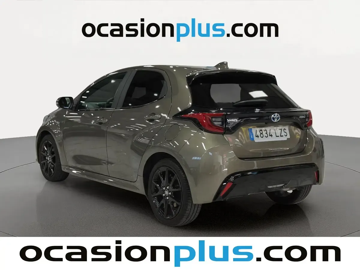 Usado Toyota Yaris Hybrid Plus 116 CV (85 kW) 2022 Marrón Utilitario