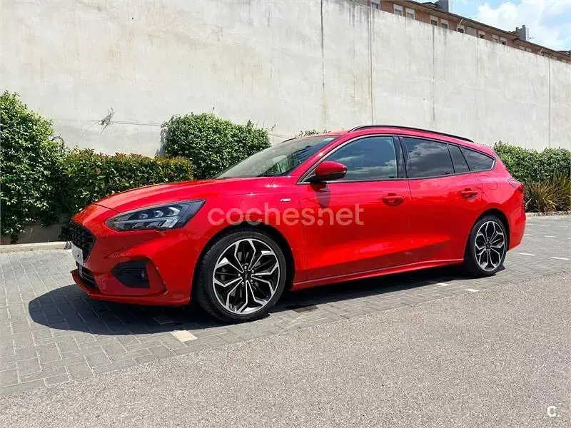Usado Ford Focus ST-Line 150 CV (110 kW) 2019 Rojo Familiar